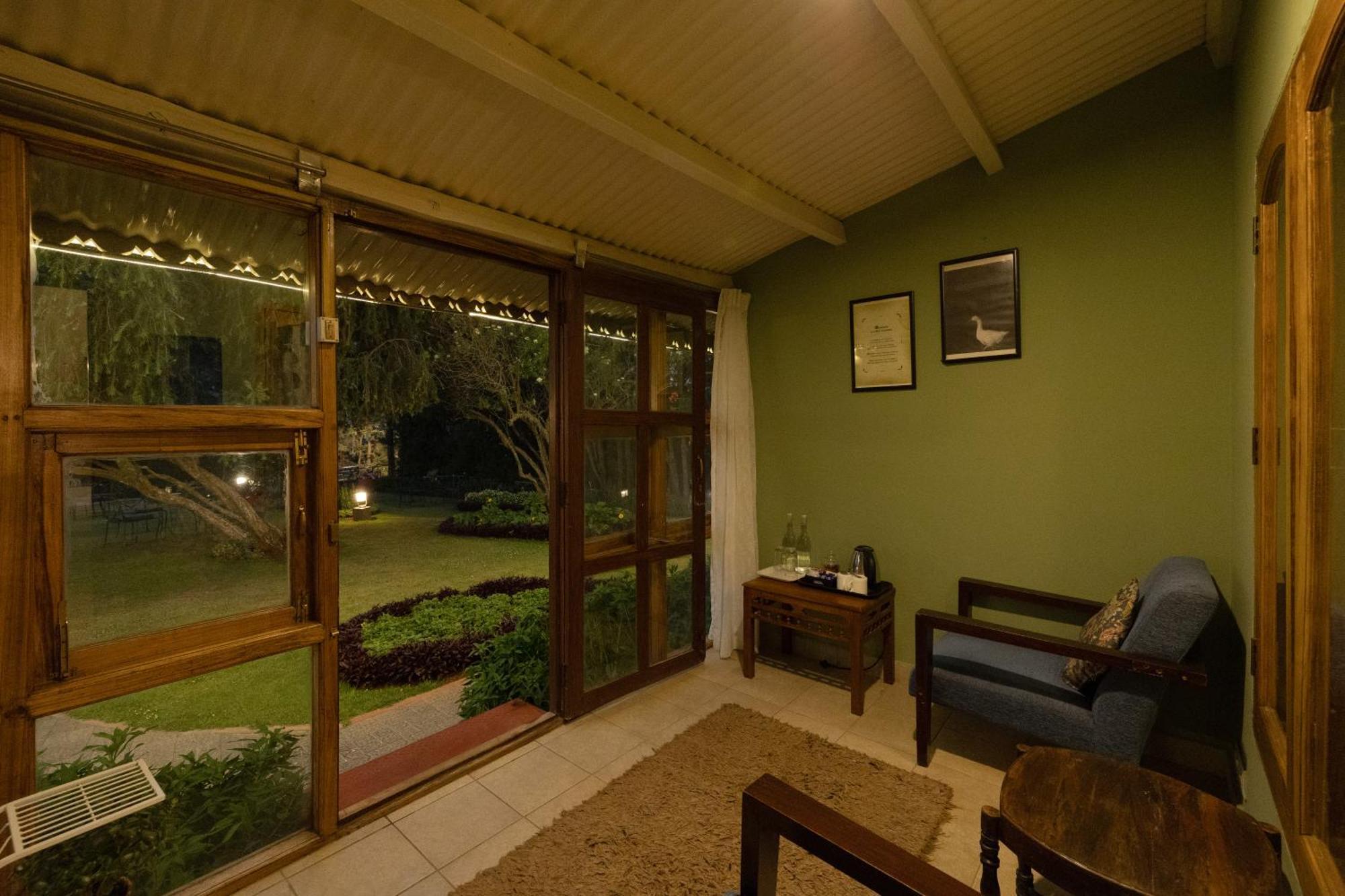 Sherlock Ooty Buitenkant foto